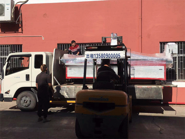 數(shù)控鉆孔攻絲機出貨浙江!